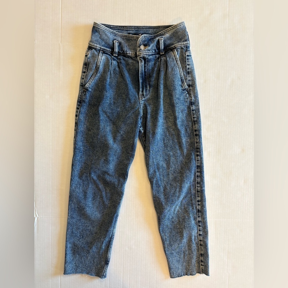 Hollister Ultra High Rise vintage stretch mom jeans raw hem size 5S
